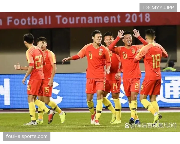 中国男足备战世预赛关键战,防守反击体系需经受考验 中国男足备战世预赛关键战,防守反击体系需经受考验